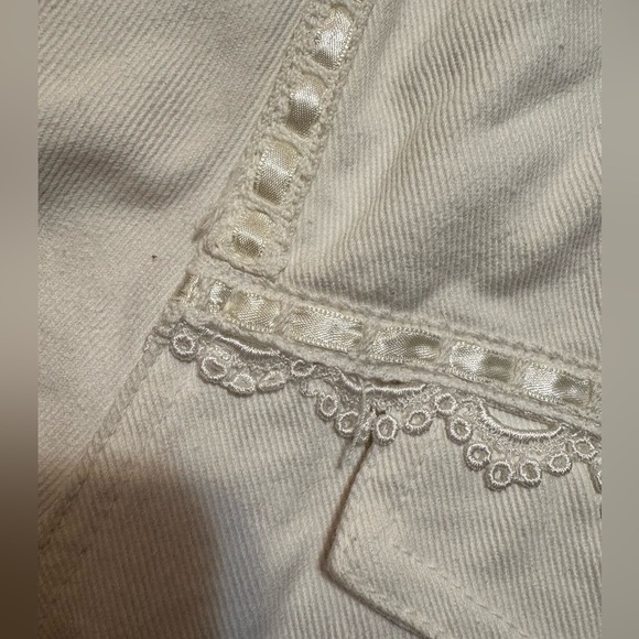 VINTAGE 80’s JORDACHE white denim jacket with ricrac trim - Picture 8 of 10